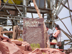 Endagstur fra Las Vegas til Grand Canyon West, totalt rip-off da det er privatejet, og de vil gerne tjene på det. Vil varmt anbefale at forsætte til Grand Canyon South, som er offentligt tilgængelig National Park, og har langt bedre udsigt over Grand Canyon. Men det kræver en overnatning i området. Svømmer man i penge, eller har ikke tid, så besøg endelig stedet her, udsigten er stadig god.