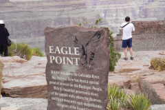 Endagstur fra Las Vegas til Grand Canyon West, totalt rip-off da det er privatejet, og de vil gerne tjene på det. Vil varmt anbefale at forsætte til Grand Canyon South, som er offentligt tilgængelig National Park, og har langt bedre udsigt over Grand Canyon. Men det kræver en overnatning i området. Svømmer man i penge, eller har ikke tid, så besøg endelig stedet her, udsigten er stadig god.