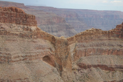 Endagstur fra Las Vegas til Grand Canyon West, totalt rip-off da det er privatejet, og de vil gerne tjene på det. Vil varmt anbefale at forsætte til Grand Canyon South, som er offentligt tilgængelig National Park, og har langt bedre udsigt over Grand Canyon. Men det kræver en overnatning i området. Svømmer man i penge, eller har ikke tid, så besøg endelig stedet her, udsigten er stadig god.