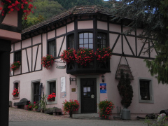Til smagning hos Kuentz-Bas, Husseren-les-Châteaux, Alsace, Frankrig