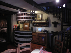 Til smagning hos Kuentz-Bas, Husseren-les-Châteaux, Alsace, Frankrig