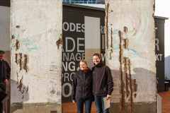Cathrine og Karsten ved Check Point Charlie, Berlin, Tyskland