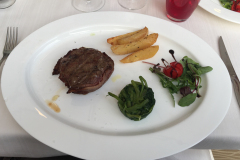 Hyggeligt ophold med middag på Villa De Winckels, Tregnago, Veneto, Italien. Vi fik tårnværelset oppe på bakken, megalækker oplevelse, på nær den halve million trin derop.