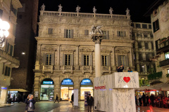 Piazza Erbe, Verona, Veneto, Italien