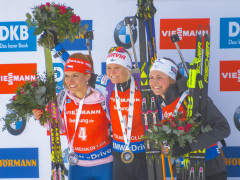 Mari Laukkanen, Gabriela Koukalová & Justine Braisaz på podiet i Holmenkollen, Oslo, Norge