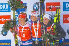 Mari Laukkanen, Gabriela Koukalová & Justine Braisaz på podiet i Holmenkollen, Oslo, Norge