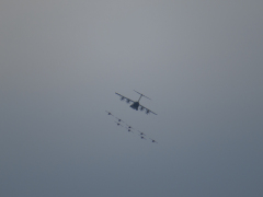 USAF ud og flyve i formation og lege med farver.