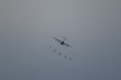 USAF ud og flyve i formation og lege med farver.