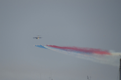 USAF ud og flyve i formation og lege med farver.