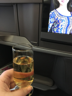 Champagne på Business Class på Singapore Airlines