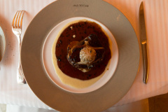 Fantastisk middag i et af Gastronomiens store templer, Restaurant Paul Bocuse i Lyon, Frankrig.