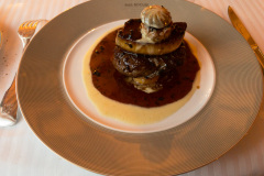 Fantastisk middag i et af Gastronomiens store templer, Restaurant Paul Bocuse i Lyon, Frankrig.