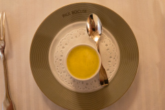 Fantastisk middag i et af Gastronomiens store templer, Restaurant Paul Bocuse i Lyon, Frankrig.