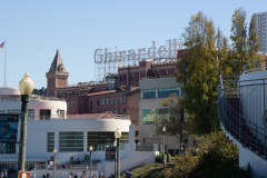 Ghiradelli Square set fra Aquatic Park Pier, San Francisco, USA