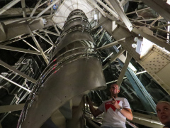 Turister på tur op i Frihedsgudinden, Liberty Island, New York, USA