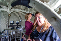 Turister på tur op i Frihedsgudinden, Liberty Island, New York, USA