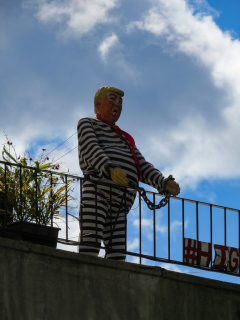 Vandretur på Highline Park, gammel hævet godstogsspor lavet om til park, New York, USA