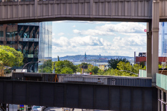 Vandretur på Highline Park, gammel hævet godstogsspor lavet om til park, New York, USA