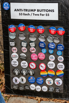 Anti-Idiot merchandise i Central Park, New York, USA