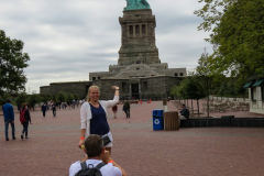 Typiske turister ved Frihedsgudinden i New York, USA