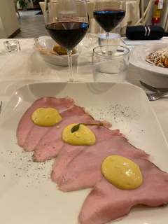 Middag på La locanda del Sorriso i Dogliani, Piemonte, Italien.