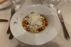 Middag på La locanda del Sorriso i Dogliani, Piemonte, Italien.