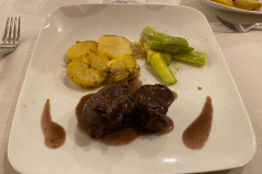 Middag på La locanda del Sorriso i Dogliani, Piemonte, Italien.
