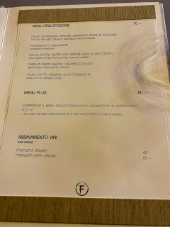 Middag på Da Francesco i Cherasco, Piemonte, Italien. Wauw, de smukkeste lokaler vi har spist i til dato, med vægmalerier fra helt tilbage til 1772. Og maden var også fantastisk.