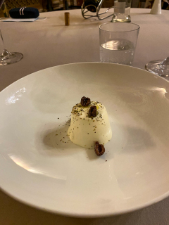 Middag på Da Francesco i Cherasco, Piemonte, Italien. Wauw, de smukkeste lokaler vi har spist i til dato, med vægmalerier fra helt tilbage til 1772. Og maden var også fantastisk.