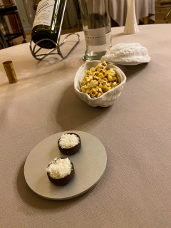 Middag på Da Francesco i Cherasco, Piemonte, Italien. Wauw, de smukkeste lokaler vi har spist i til dato, med vægmalerier fra helt tilbage til 1772. Og maden var også fantastisk.