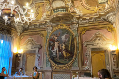 Middag på Da Francesco i Cherasco, Piemonte, Italien. Wauw, de smukkeste lokaler vi har spist i til dato, med vægmalerier fra helt tilbage til 1772. Og maden var også fantastisk.