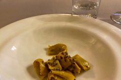 Middag på Da Francesco i Cherasco, Piemonte, Italien. Wauw, de smukkeste lokaler vi har spist i til dato, med vægmalerier fra helt tilbage til 1772. Og maden var også fantastisk.
