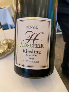 En for os ukendt Alsaceproducent, men super lækker Riesling med en smule restsødme. Den nappede Rikke til fiskeretten.