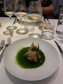 Frokost på vores favorit 1 stjernede Michelinrestaurant i L'Atalier du Peintre i Colmar, Alsace. Sublimt niveau til priser der ikke burde kunne lade sig gøre.