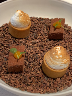 Frokost på vores favorit 1 stjernede Michelinrestaurant i L'Atalier du Peintre i Colmar, Alsace. Sublimt niveau til priser der ikke burde kunne lade sig gøre.