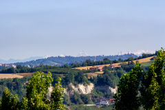 Matterhorn 150-200km væk, set fra Poderi Luigi Einaudi, Piemonte, Italien