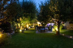 På vej fra Hotel des Berges til Auberge de l'Ill gennem haven.