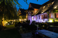 På vej fra Hotel des Berges til Auberge de l'Ill gennem haven.