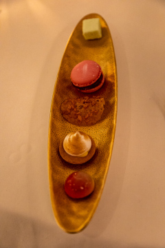 Middag på Auberge de l'Ill, en sublim og helt igennem fantastisk oplevelse. Holdt 3 Michelin stjerner i 46 år, indtil Michelin Guiden fik en hjerneblødning og tog den ene fra dem. Niveauet er stadig tårnhøjt, og totaloplevelsen blandt de allerbedste.