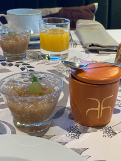 Morgenmad på Hotel des Berges, Auberge de l'Ills tilhørende 5 stjernede hotel. Sublim morgenmad med lækre lokale hjemmelavede delikatesser.