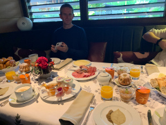 Morgenmad på Hotel des Berges, Auberge de l'Ills tilhørende 5 stjernede hotel. Sublim morgenmad med lækre lokale hjemmelavede delikatesser.