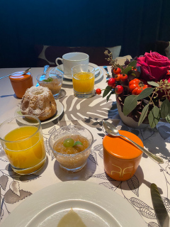 Morgenmad på Hotel des Berges, Auberge de l'Ills tilhørende 5 stjernede hotel. Sublim morgenmad med lækre lokale hjemmelavede delikatesser.