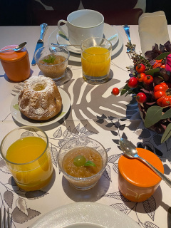 Morgenmad på Hotel des Berges, Auberge de l'Ills tilhørende 5 stjernede hotel. Sublim morgenmad med lækre lokale hjemmelavede delikatesser.