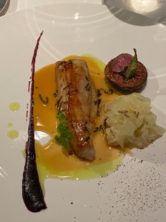 Endnu en skøn Michelin middag i Alsace, denne gang på 1 stjernede L'Atalier du Peintre i hjertet af Colmar. Dette er nok vores favorit restaurant, niveauet er konsistent på et højt niveau, og priserne er yderst rimelige, især deres frokostmenuer er et fund.