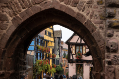 Mens vi venter på at kunne checke ind på Hotel des Berges inden aftenens middag på Aubergee de l'Ill, hygger vi os med en tur rundt i Riquewihr.