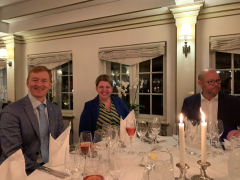 Champagnemiddag på Søllerød Kro sammen med Cathrine, Karsten, Glenn, Lene, Krisse og Olai med Roséchampagner fra Leisner Vine. Søllerød Kro leverer som altid fantastisk mad der matcher champagnerne. Og det blev kun endnu sjovere af at vi var 8 til at dele oplevelsen.