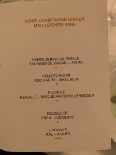 Champagnemiddag på Søllerød Kro sammen med Cathrine, Karsten, Glenn, Lene, Krisse og Olai med Roséchampagner fra Leisner Vine. Søllerød Kro leverer som altid fantastisk mad der matcher champagnerne. Og det blev kun endnu sjovere af at vi var 8 til at dele oplevelsen.