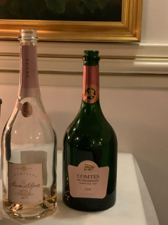 Champagnemiddag på Søllerød Kro sammen med Cathrine, Karsten, Glenn, Lene, Krisse og Olai med Roséchampagner fra Leisner Vine. Søllerød Kro leverer som altid fantastisk mad der matcher champagnerne. Og det blev kun endnu sjovere af at vi var 8 til at dele oplevelsen.