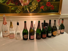 Champagnemiddag på Søllerød Kro sammen med Cathrine, Karsten, Glenn, Lene, Krisse og Olai med Roséchampagner fra Leisner Vine. Søllerød Kro leverer som altid fantastisk mad der matcher champagnerne. Og det blev kun endnu sjovere af at vi var 8 til at dele oplevelsen.
