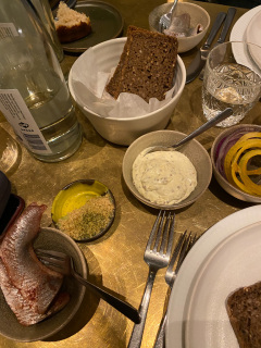 Årets sidste restaurantbesøg med Glenn og Lene, turen gik til Restaurant Palægade, hvor Lene og Rikke hoppede på Julefrokostmenuen, og Glenn og Michael gik efter deres 5 retters menu. Dertil lidt forskellige øl.